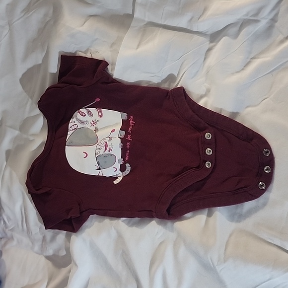 Old Navy Other - Old Navy maroon elephant diaper shirt 0-3